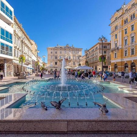 Naval Apartment Rijeka Bagian luar foto