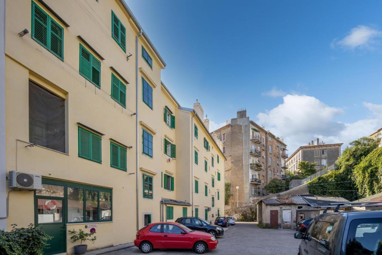 Naval Apartment Rijeka Bagian luar foto