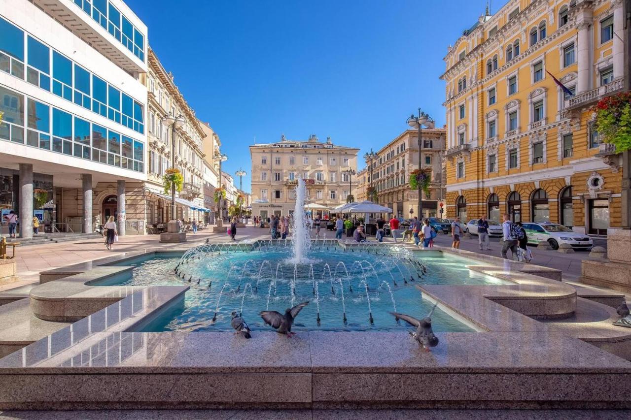 Naval Apartment Rijeka Bagian luar foto