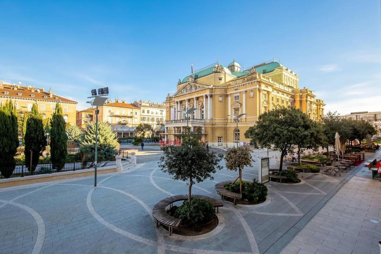 Naval Apartment Rijeka Bagian luar foto
