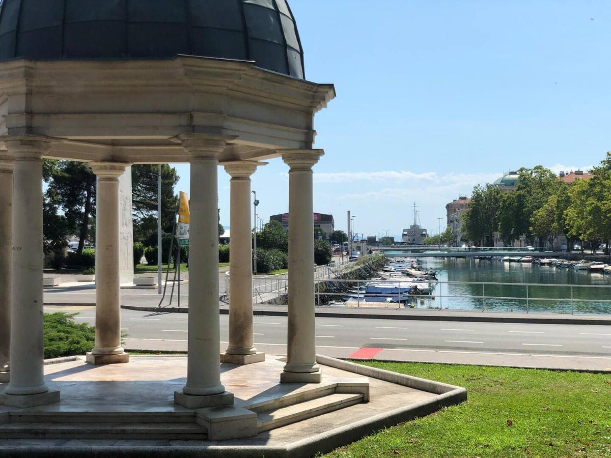 Naval Apartment Rijeka Bagian luar foto
