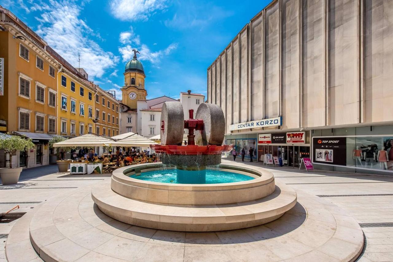Naval Apartment Rijeka Bagian luar foto
