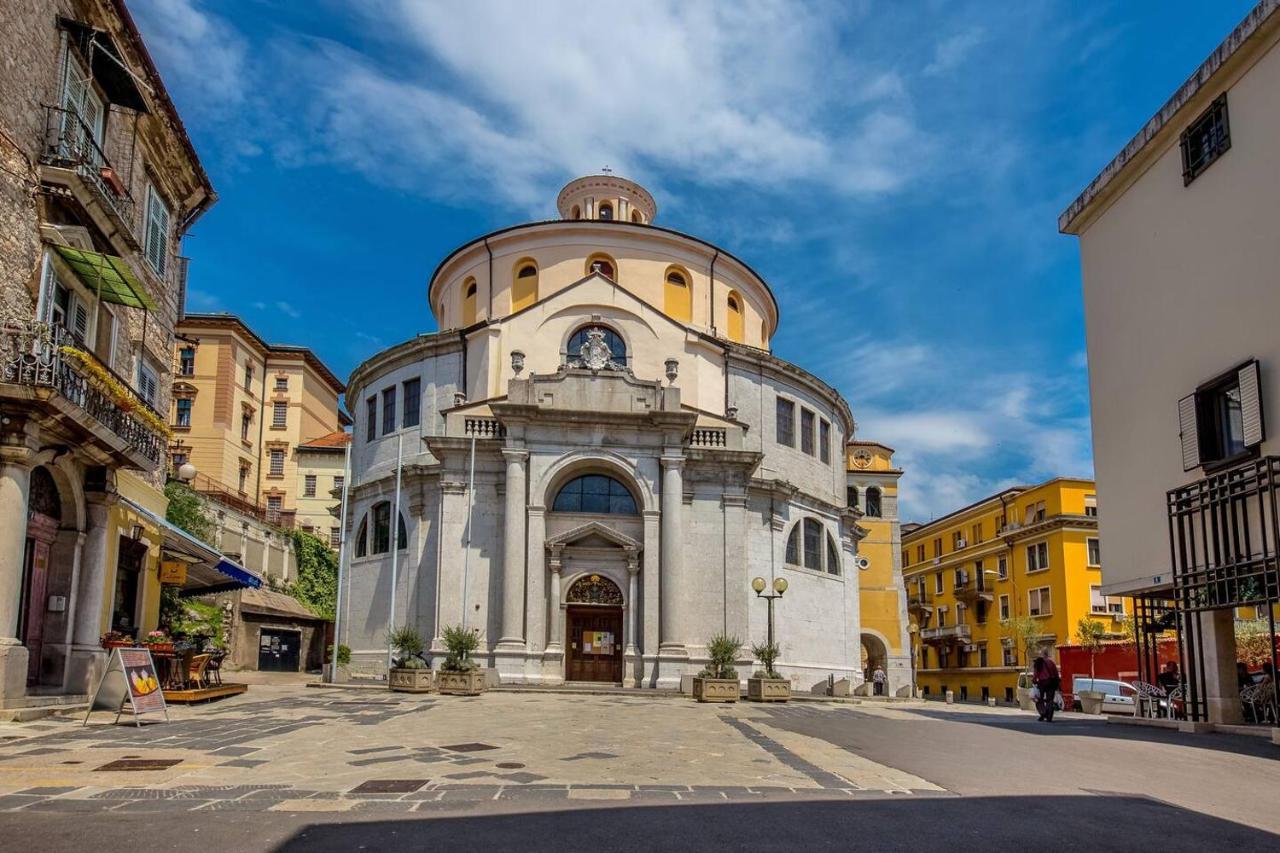 Naval Apartment Rijeka Bagian luar foto